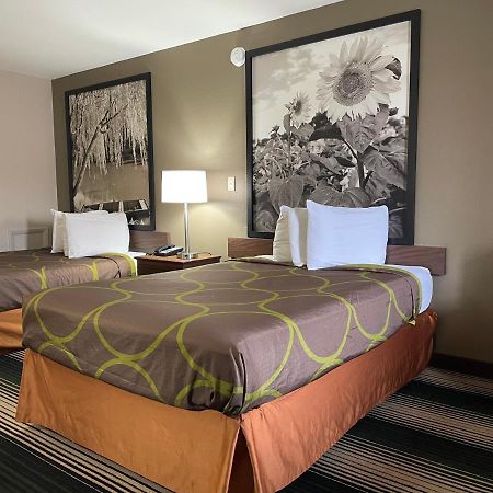Deluxe Inn & Suites Junction City Bagian luar foto