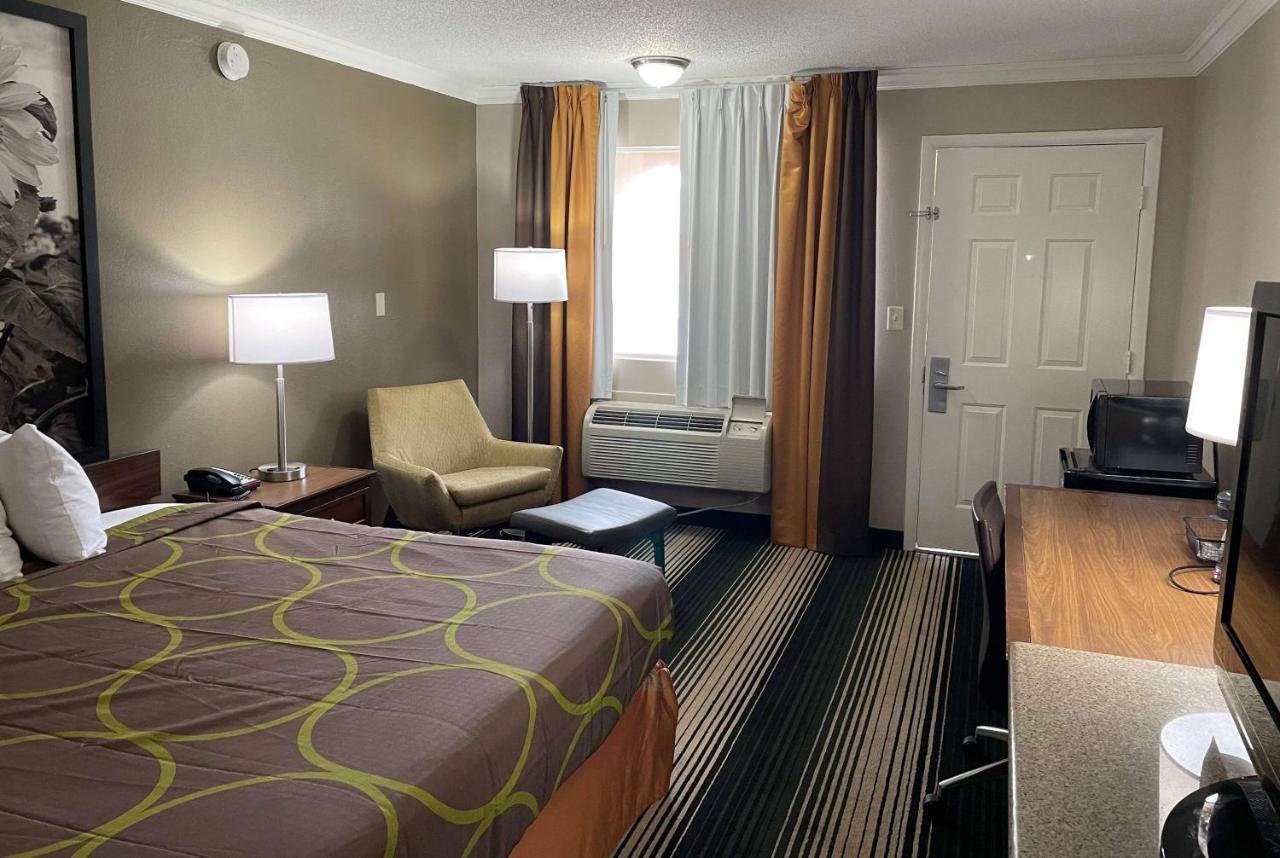 Deluxe Inn & Suites Junction City Bagian luar foto