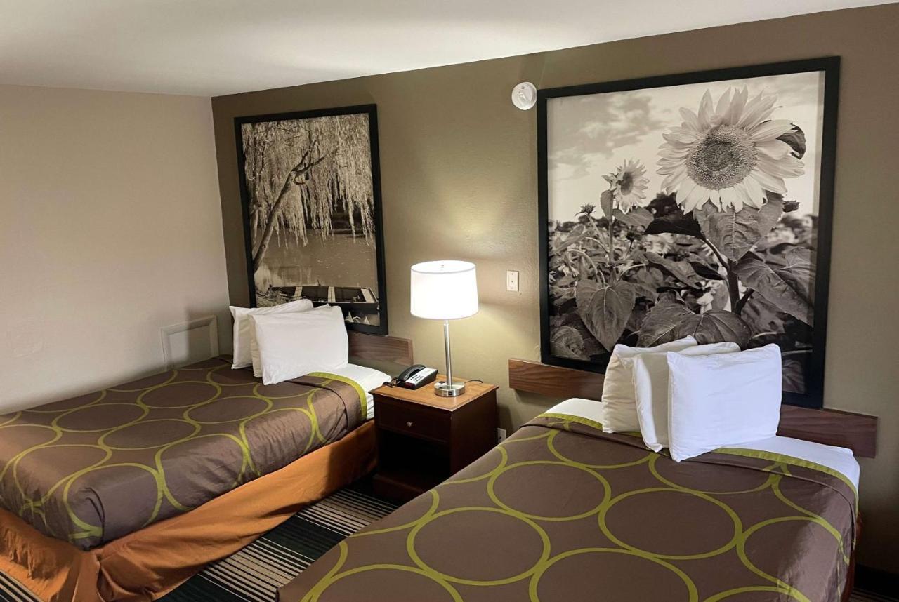 Deluxe Inn & Suites Junction City Bagian luar foto