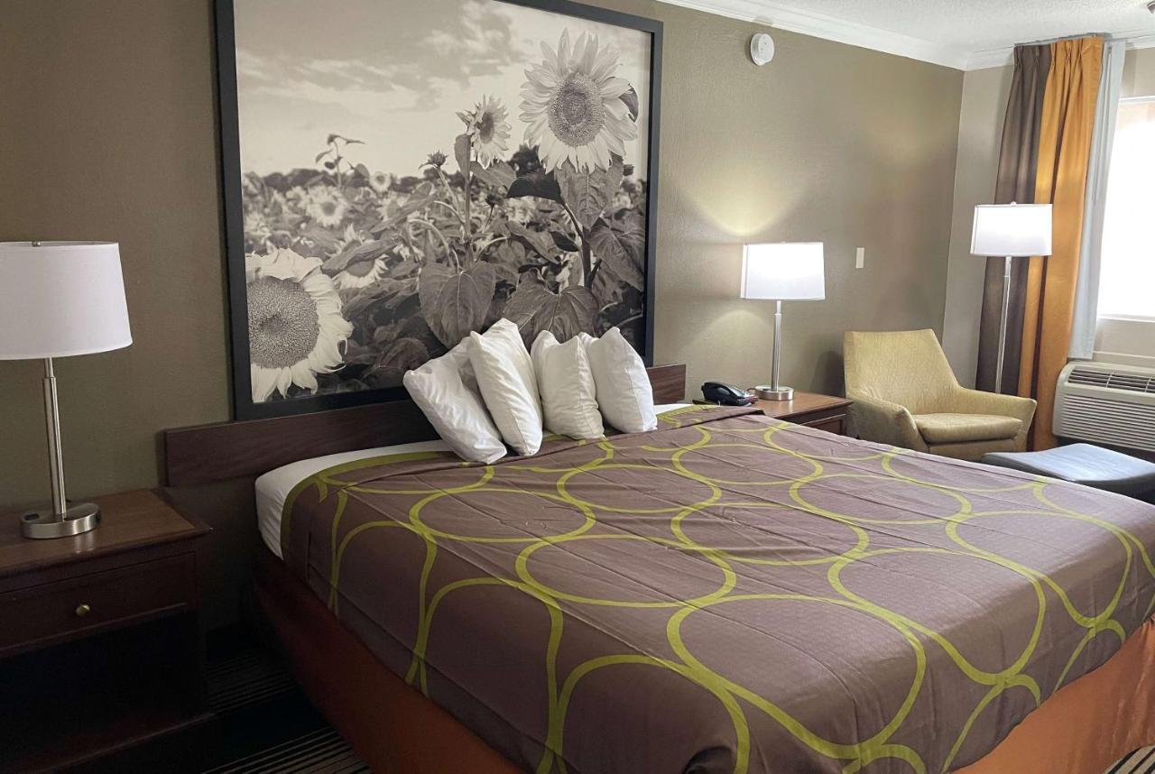 Deluxe Inn & Suites Junction City Bagian luar foto