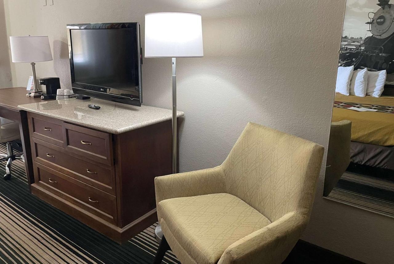 Deluxe Inn & Suites Junction City Bagian luar foto