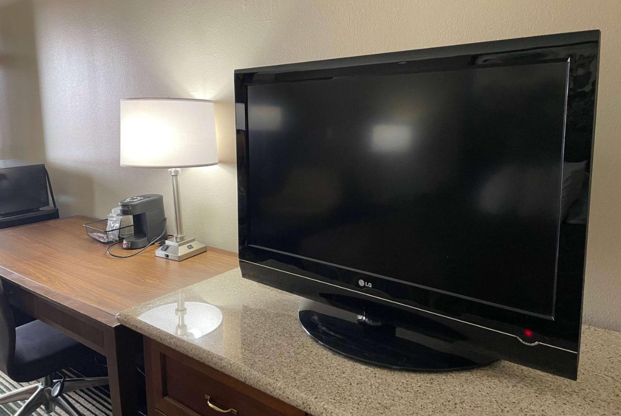 Deluxe Inn & Suites Junction City Bagian luar foto