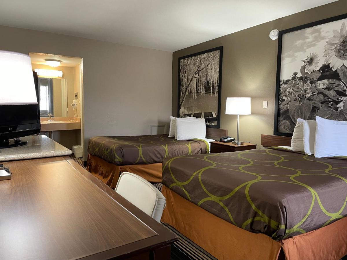Deluxe Inn & Suites Junction City Bagian luar foto