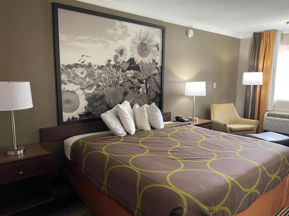 Deluxe Inn & Suites Junction City Bagian luar foto
