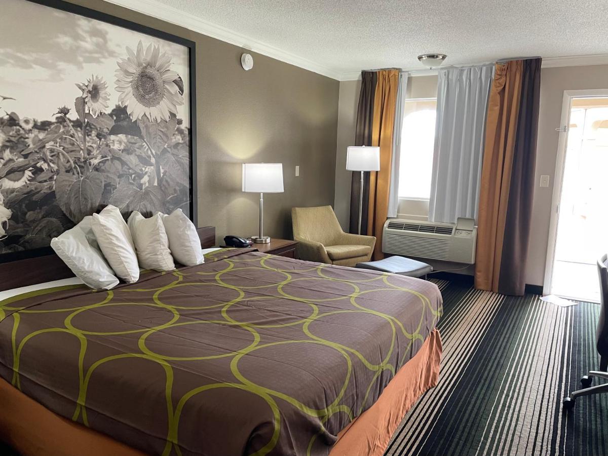 Deluxe Inn & Suites Junction City Bagian luar foto