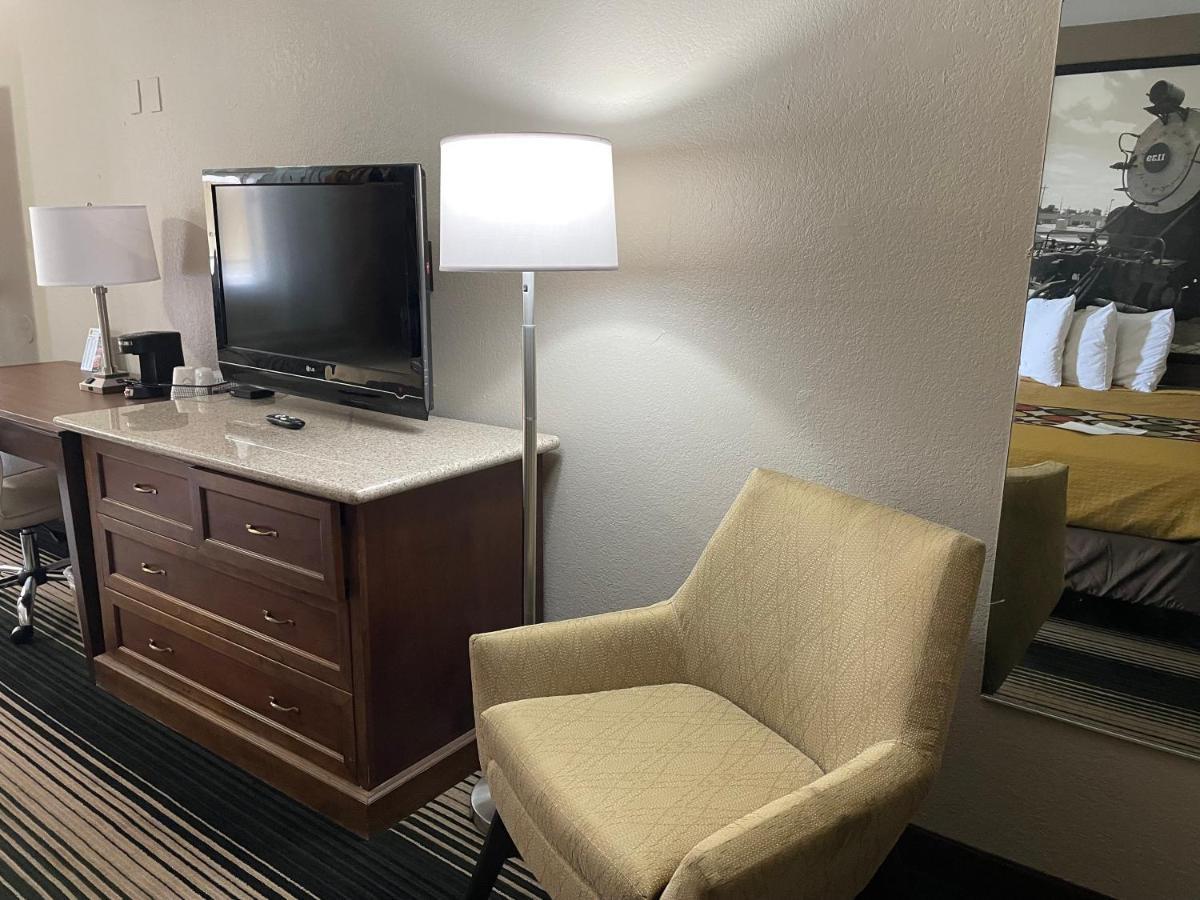 Deluxe Inn & Suites Junction City Bagian luar foto