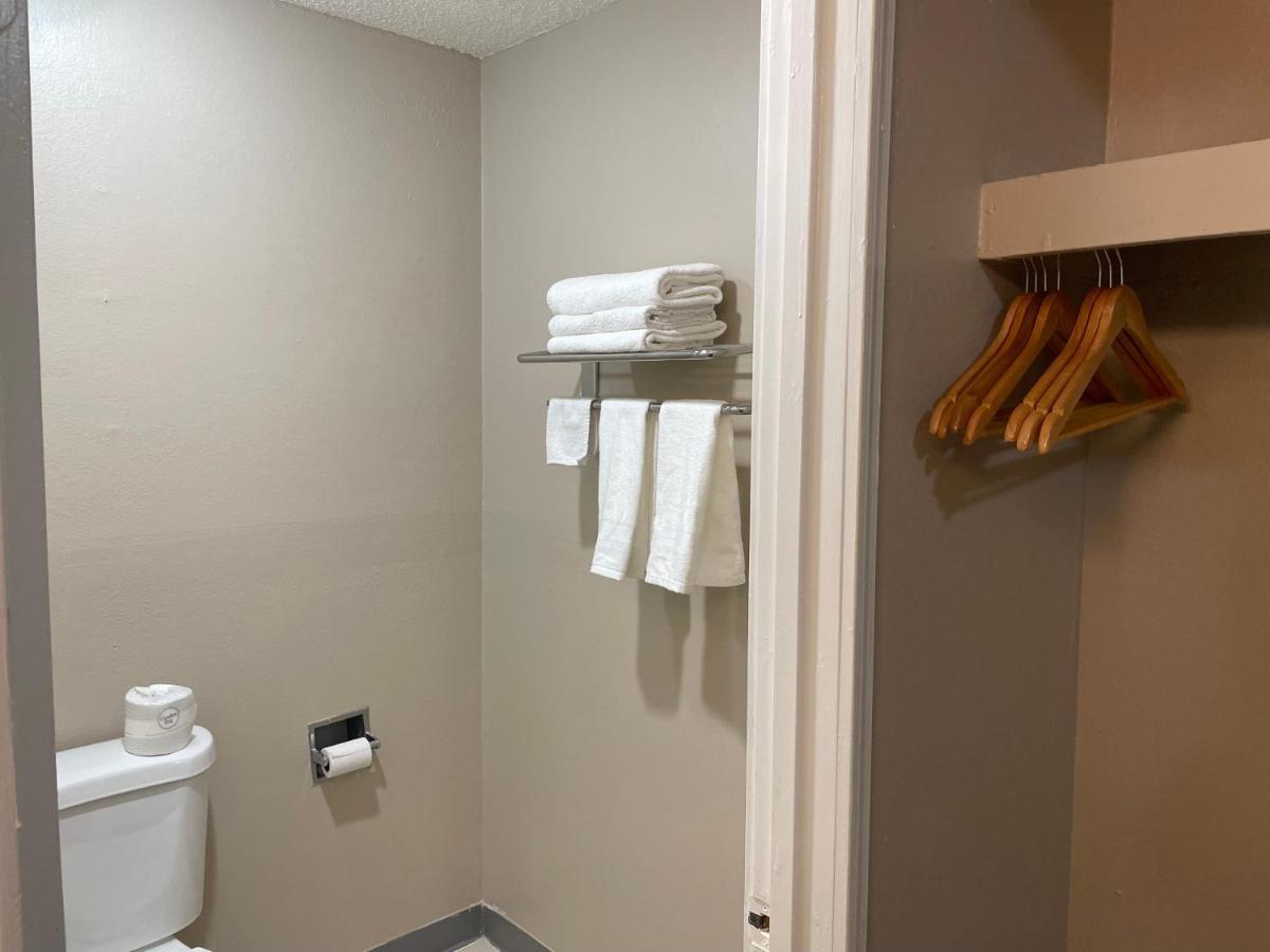 Deluxe Inn & Suites Junction City Bagian luar foto