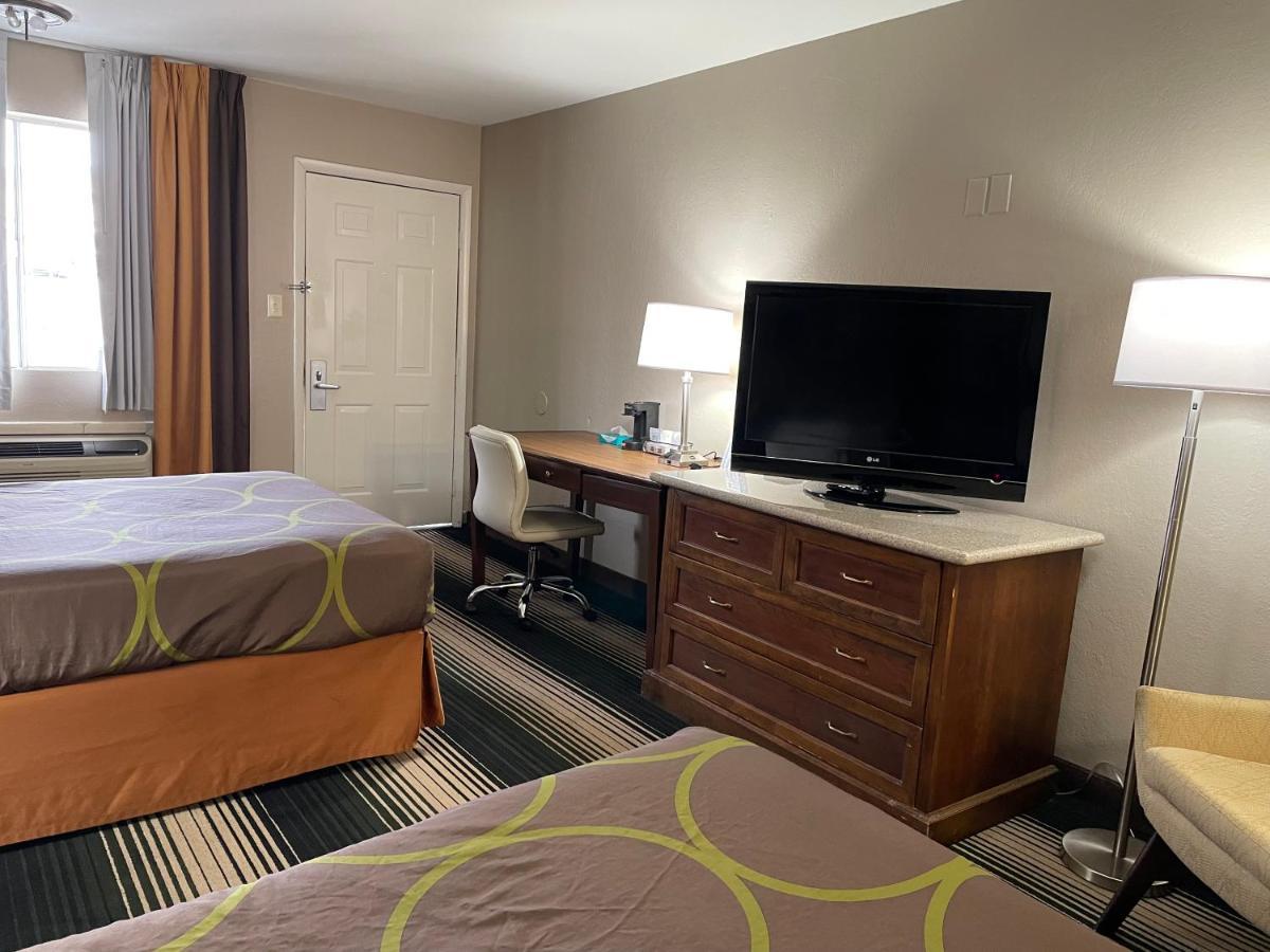 Deluxe Inn & Suites Junction City Bagian luar foto