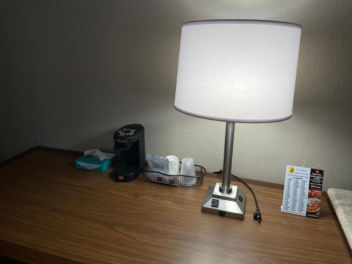 Deluxe Inn & Suites Junction City Bagian luar foto