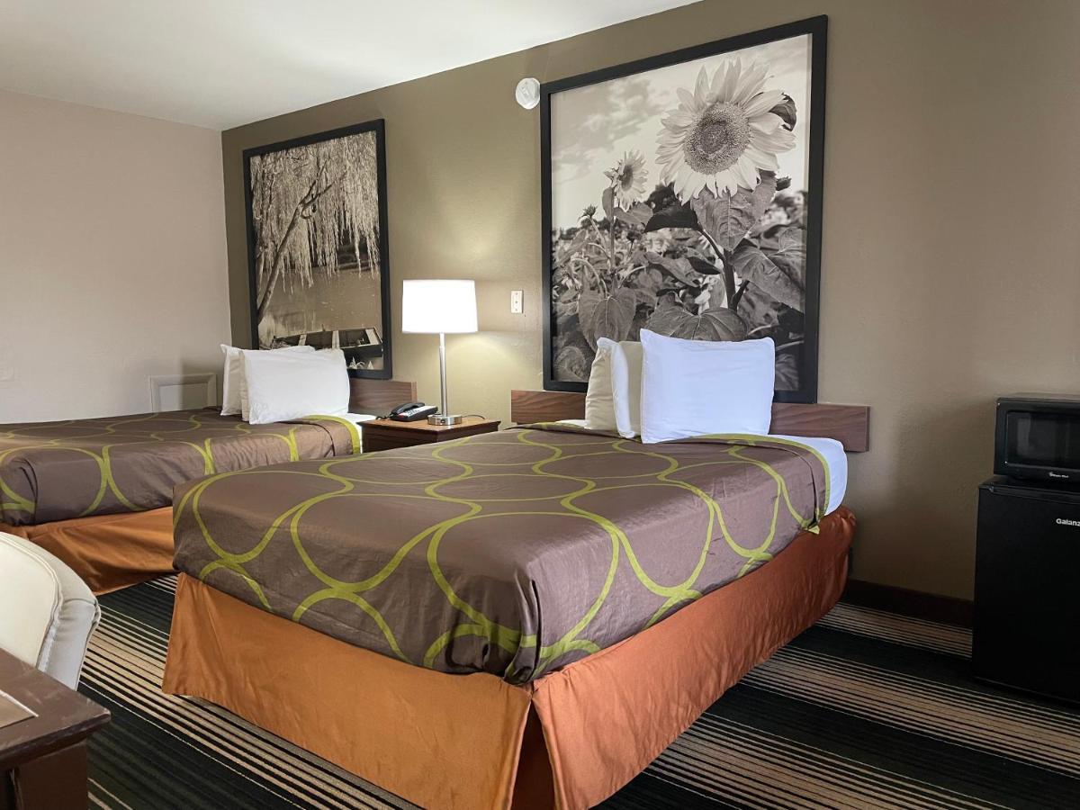 Deluxe Inn & Suites Junction City Bagian luar foto