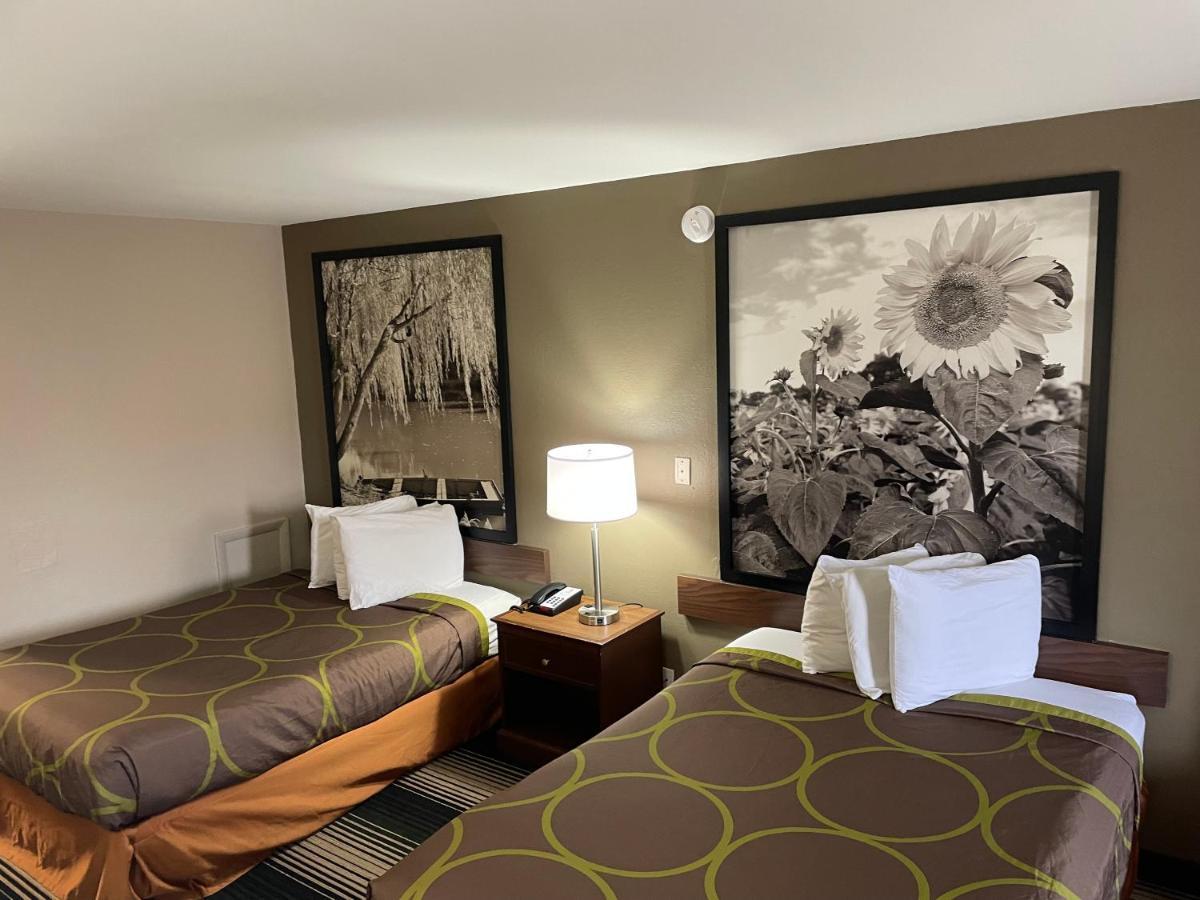 Deluxe Inn & Suites Junction City Bagian luar foto