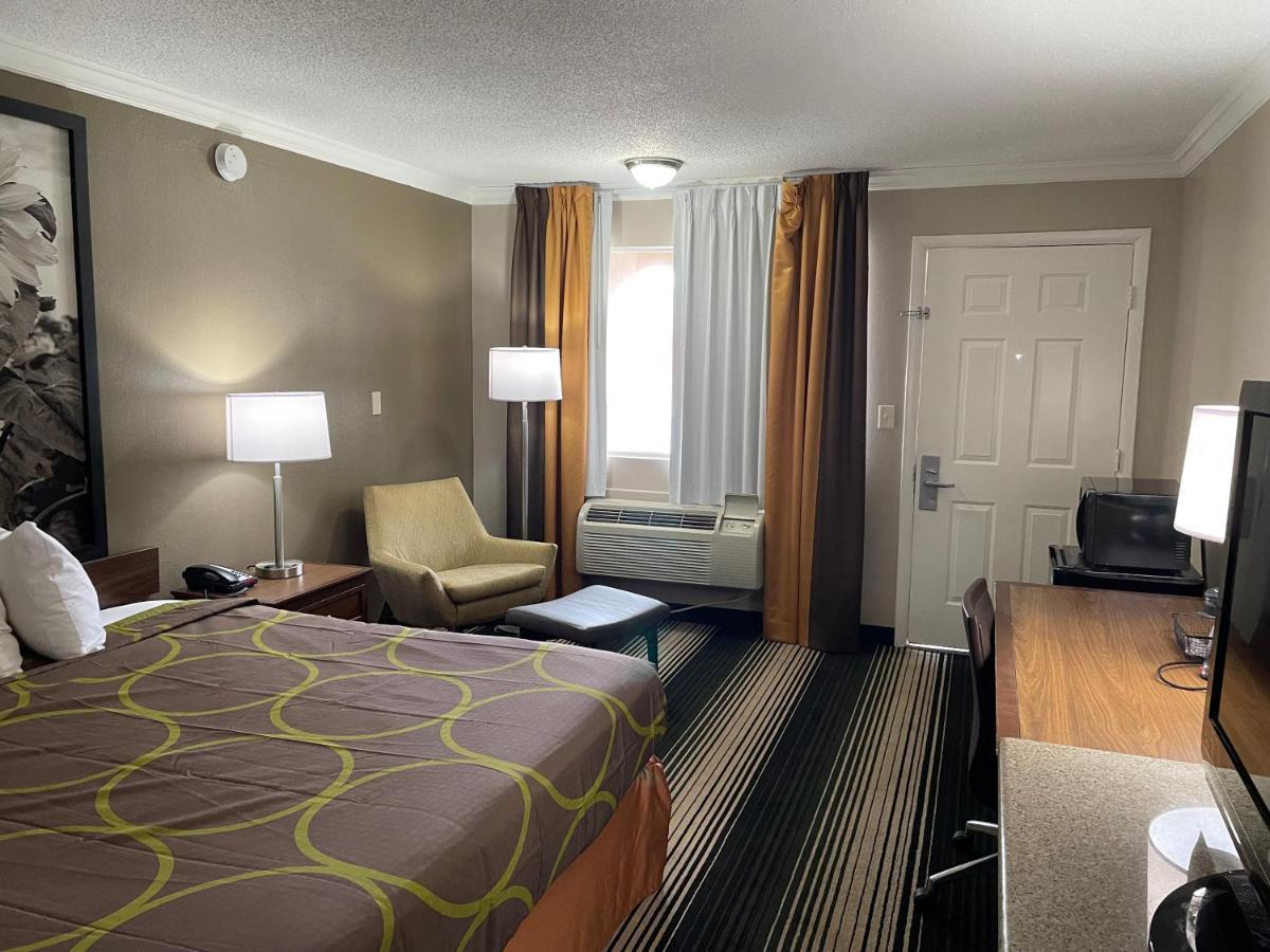 Deluxe Inn & Suites Junction City Bagian luar foto