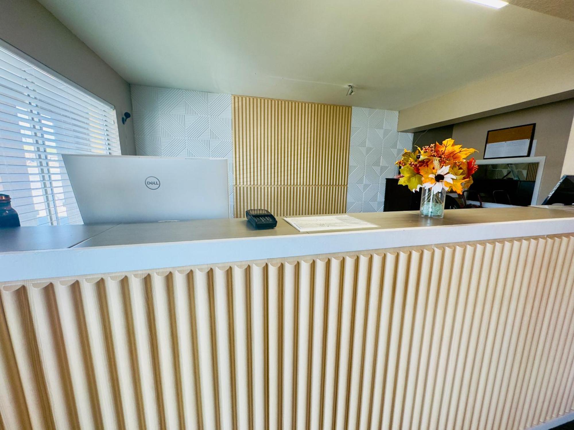 Deluxe Inn & Suites Junction City Bagian luar foto