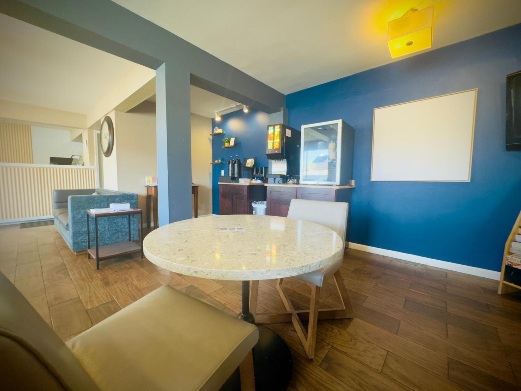Deluxe Inn & Suites Junction City Bagian luar foto