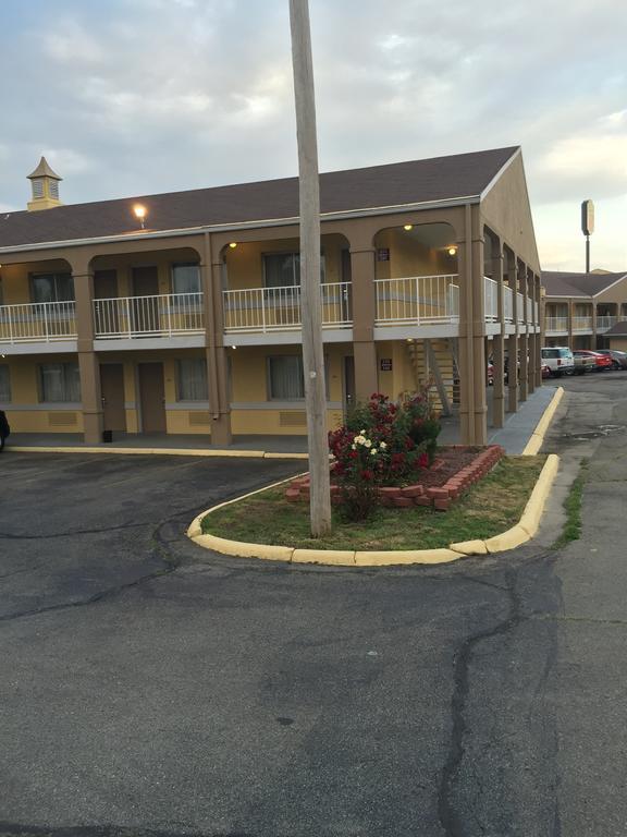 Deluxe Inn & Suites Junction City Bagian luar foto