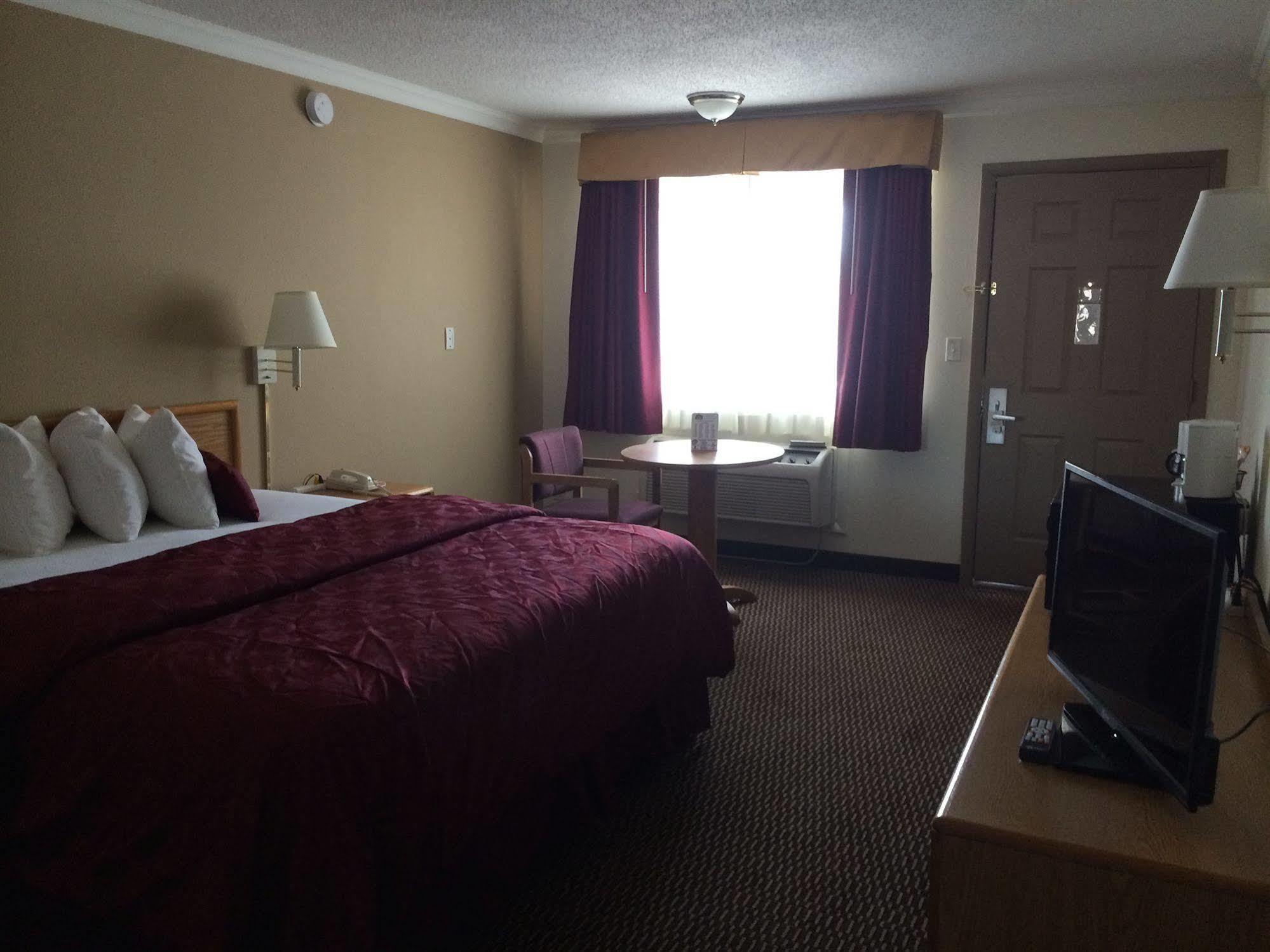 Deluxe Inn & Suites Junction City Bagian luar foto