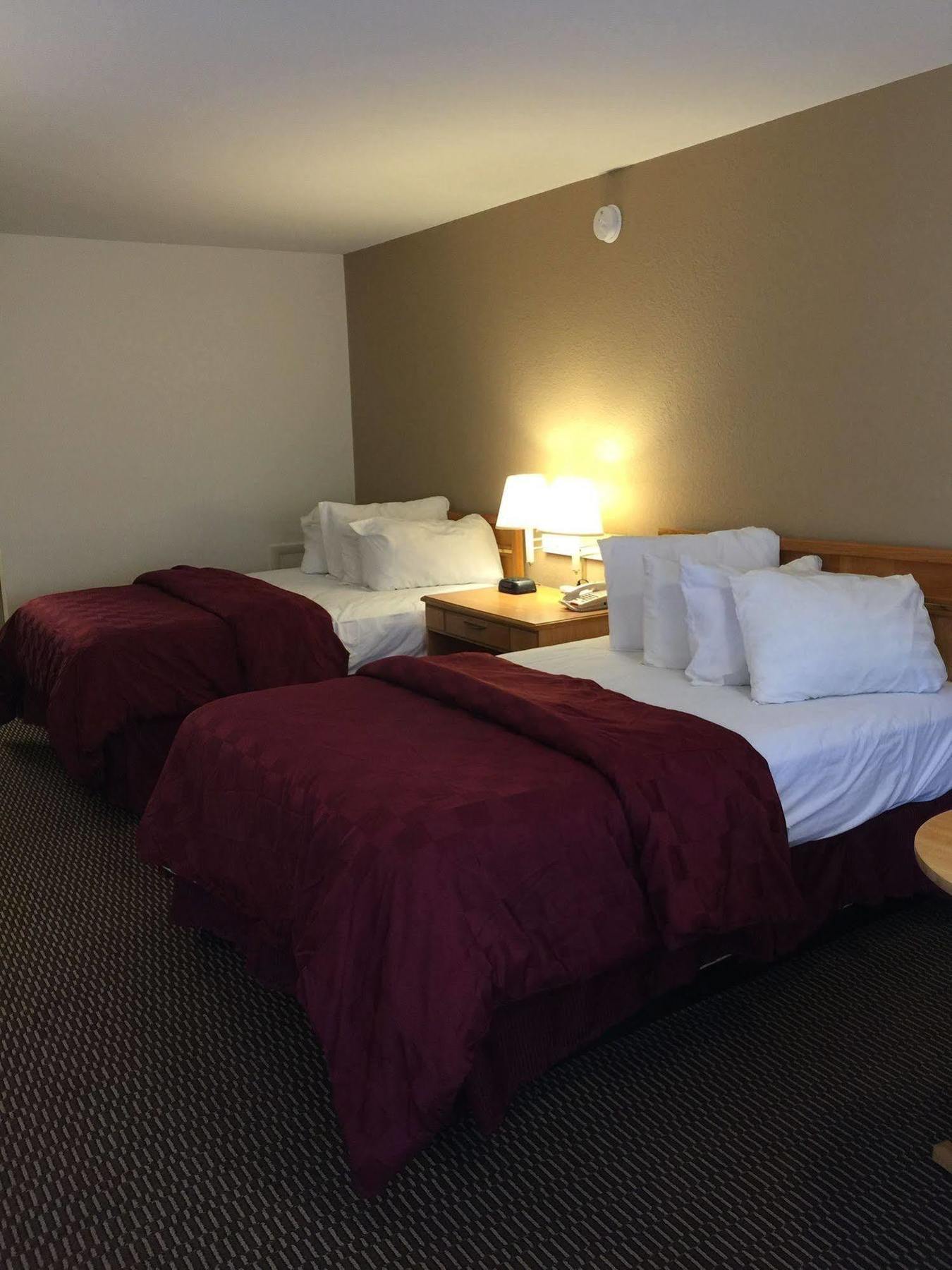 Deluxe Inn & Suites Junction City Bagian luar foto