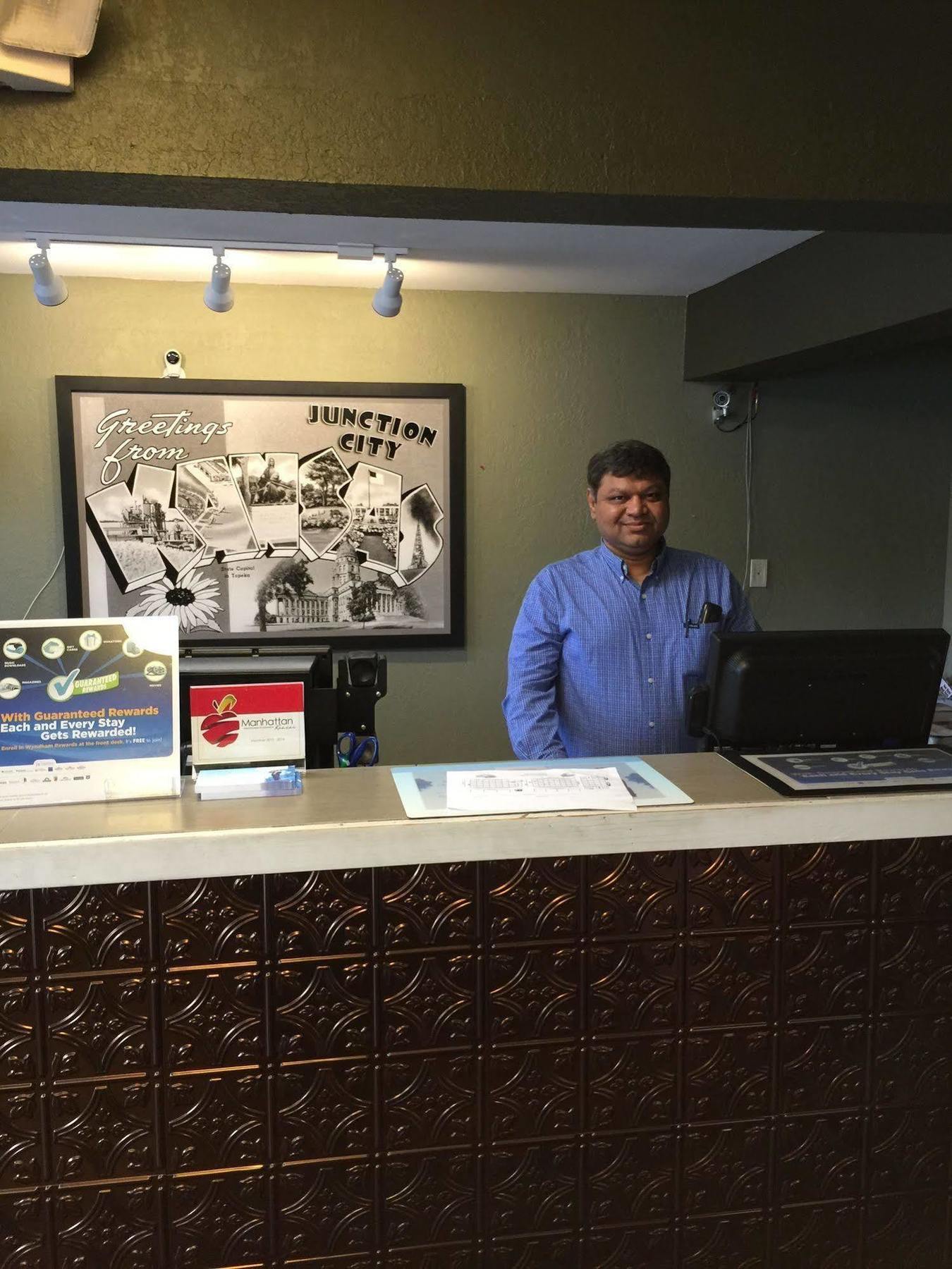 Deluxe Inn & Suites Junction City Bagian luar foto